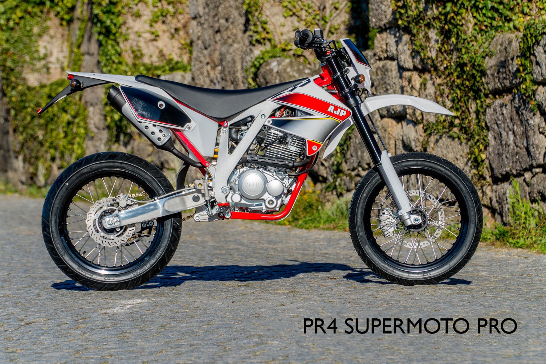 AJP PR5 250 (2014) - MotorcycleSpecifications.com